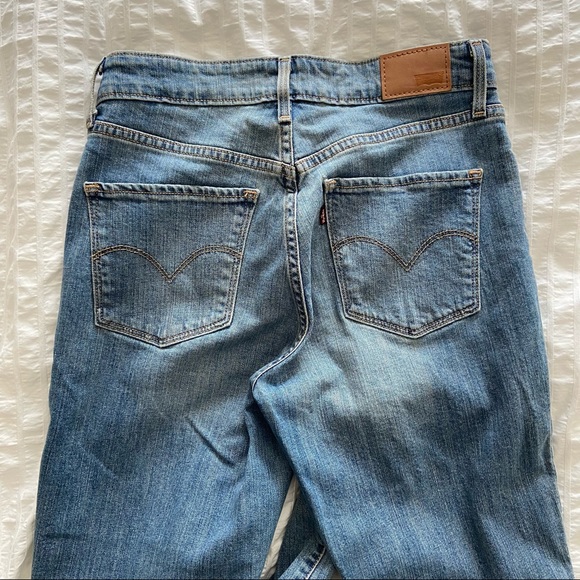 Levi’s Distressed Jeans - Picture 3 of 3